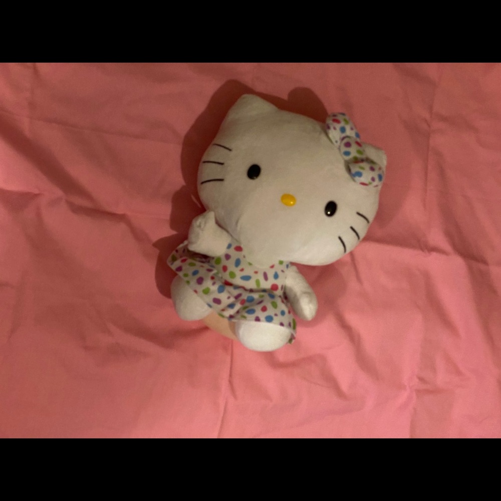 Hello kitty plushy - Picture 3 of 5